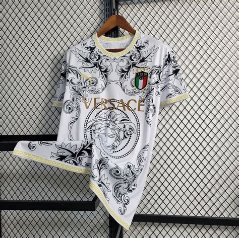 Maillot Italie Concept Edition Versace 2023/2024.